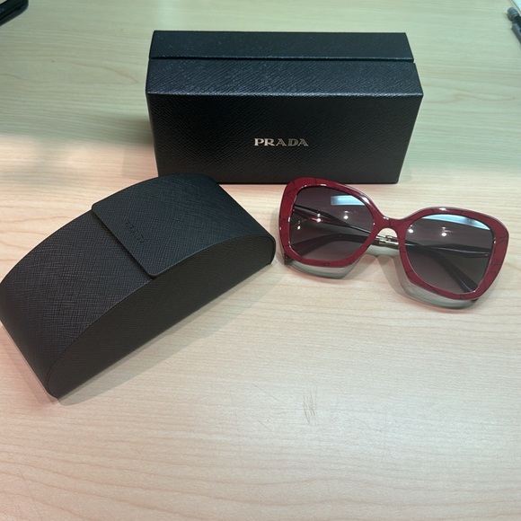 NWT/NIB Red Prada Butterfly Sunglasses - Picture 4 of 9